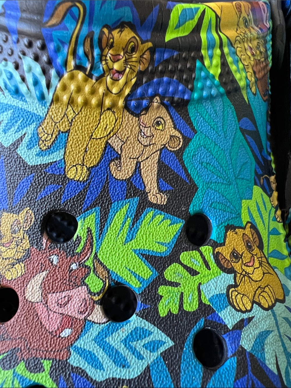 Crocs x Disney The Lion King Clogs - Picture 12 of 13